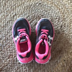 Girls under Armour shoes size 11